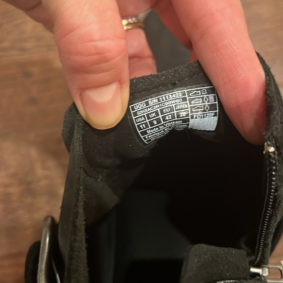 Ugg New Wylma Black Oiled Leather 1.5" Stacked Heel Strappy Moto Booties sz 11 - Picture 8 of 12